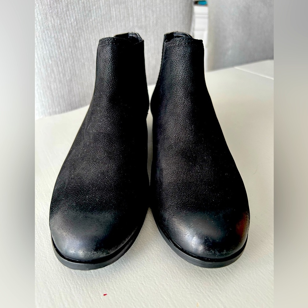 FRYE Mallory Nubuck Chelsea Bootie 6.5 NWOB. Versatile and gorgeous!